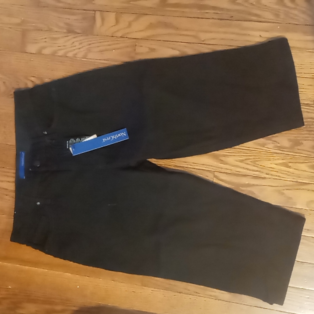 North Crest Women jeans black,Size 6,